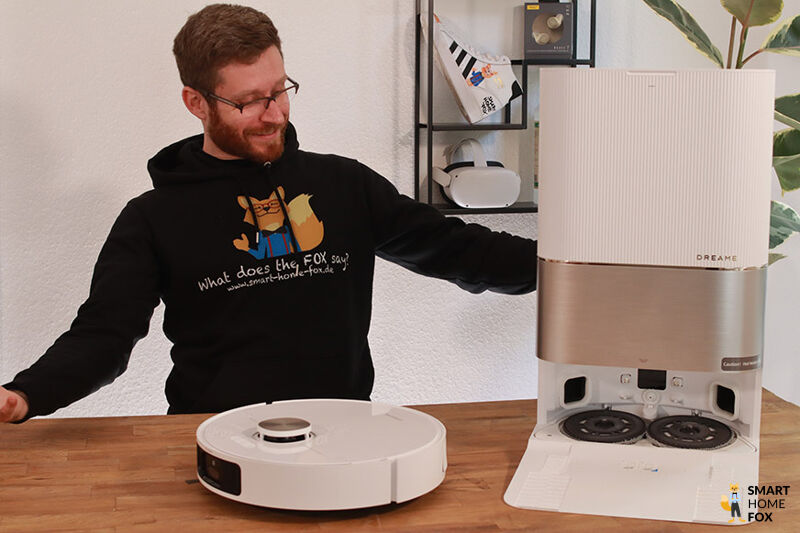 Die Wischpads des Dreame X40 werden in der Ultra Station abgelegt.